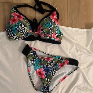 small  top medium bottom swim suit  womens bikini set black white colorful